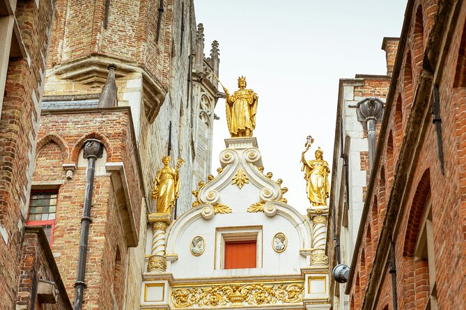 2-Hour Historical Walking Tour in Bruges with Praline Included - Belgium, war, and the stories behind the monuments