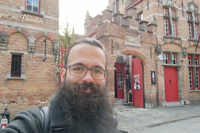2-Hour Private Walking Tour of Bruges - Canals, bridges, and the phrase stinking rich