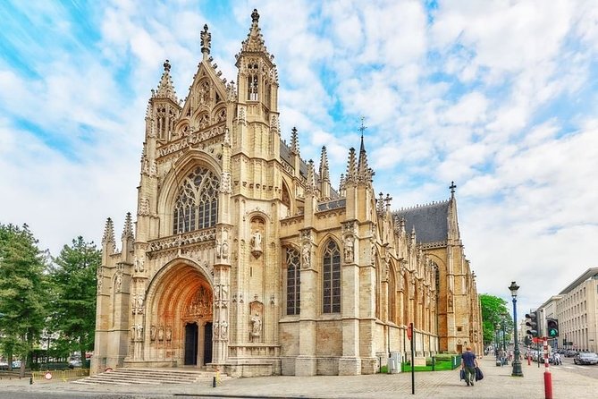 3-Hours Private Sightseeing Trip in Brussels - Laeken’s royal district, Japanese Tower, and Chinese Pavilion