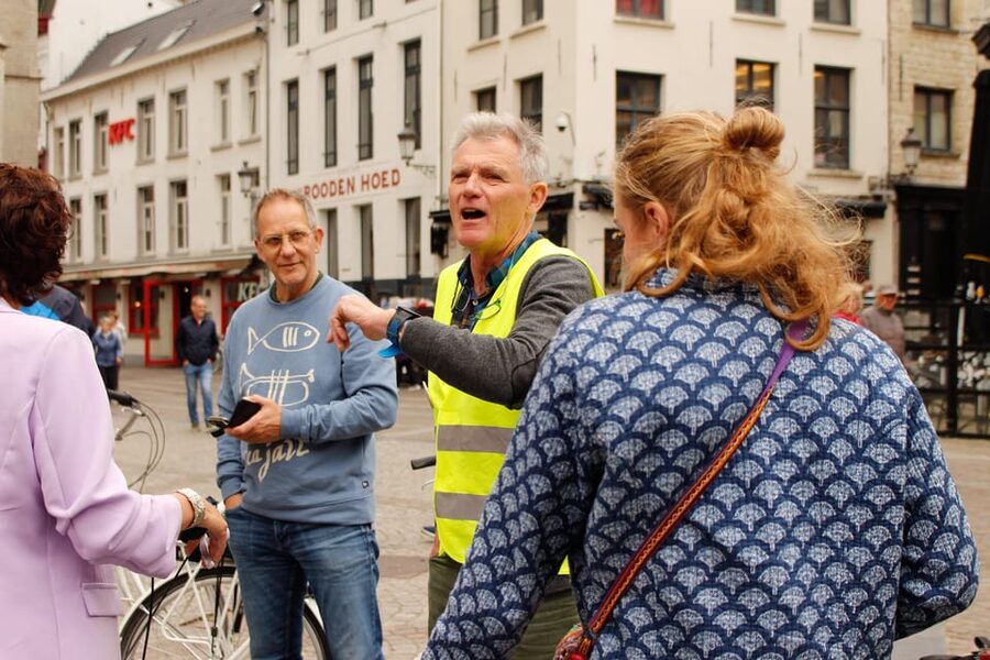 Antwerp: City Highlights Guided Bike Tour - Who should book this Antwerp bike tour?