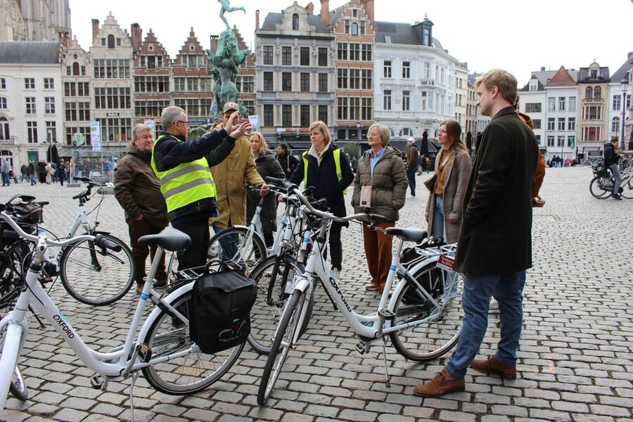 Antwerp: City Highlights Guided Bike Tour - Group size and the best day to ride