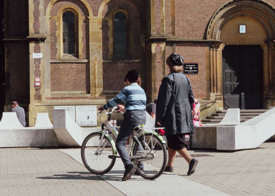 Antwerp: Jewish Neighbourhood Guided Walking Tour - Kosher food, bakeries, and daily life