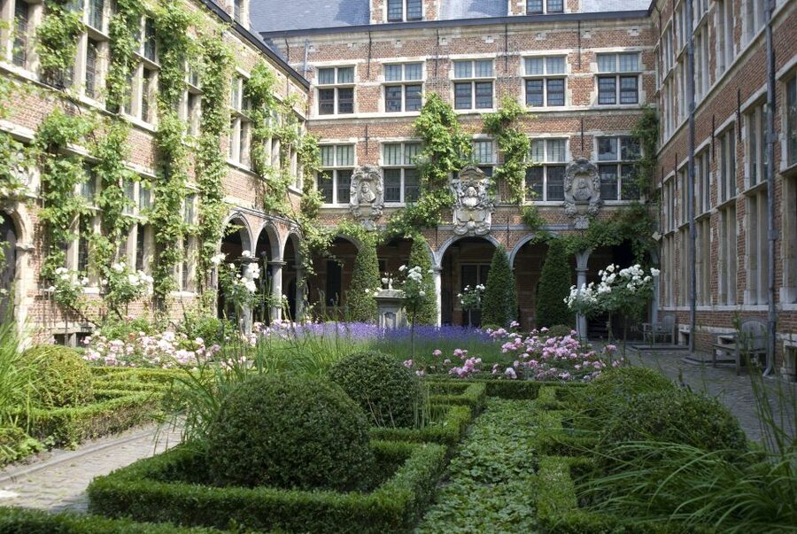 Antwerp: Private Historical Highlights Walking Tour - Carolus Borromeus Church and Baroque drama