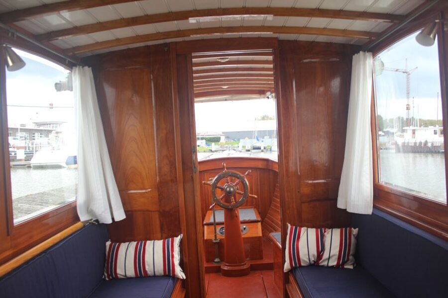 Antwerp: Private Old Harbour Boat Tour Incl. Drinks & Snacks - Practical planning for your day