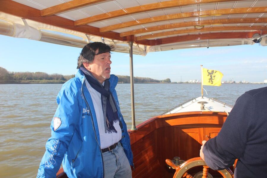 Antwerp: Private Old Harbour Boat Tour Incl. Drinks & Snacks - Should you book the Rien Elisabeth?
