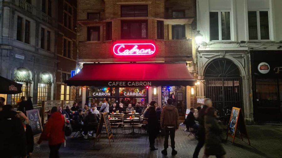 Antwerp: Pub Crawl in the Historical City - What Happens at the Three Pub Stops