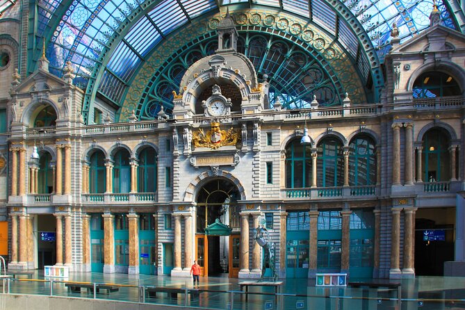 Antwerp Scavenger Hunt and Best Landmarks Self Guided Audio Tour - Museum Vleeshuis and the architectural clues