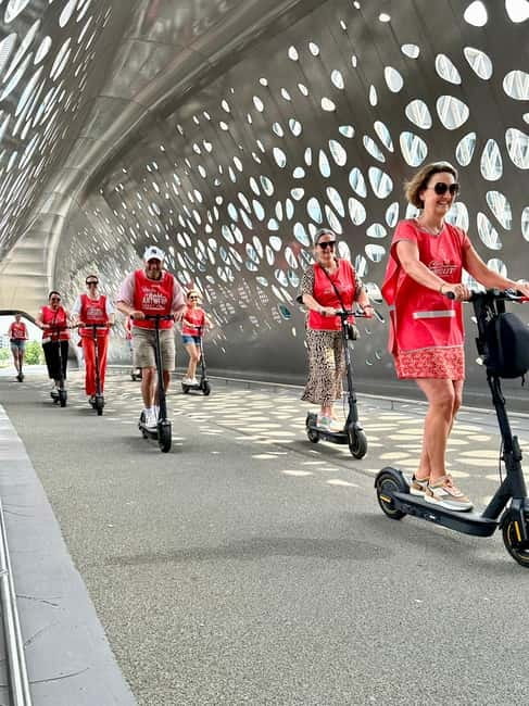 Antwerp: The Big Five City Highlights E-kickscooter Tour - Het Eilandje and the Port House