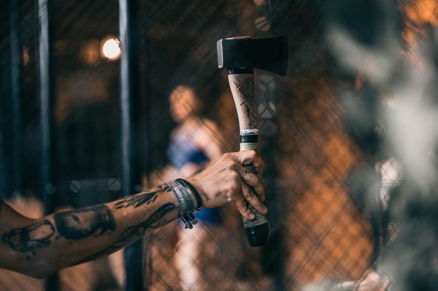 Axe Throwing Experience - Languages, cancellation, and practical rules