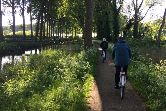BikeTour Bruges & Damme in Spanish and English - Returning through Bruges and visiting De Halve Maan