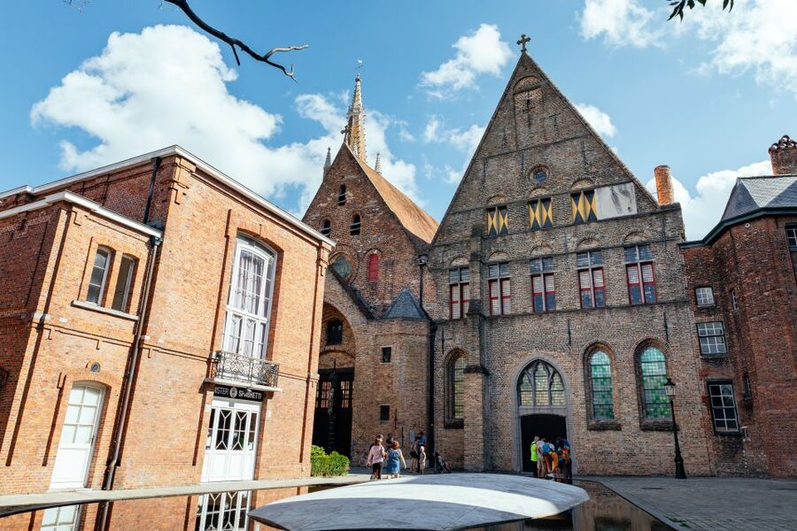 Bruges: 1.5-Hour Private Kick-Start Tour with a Local - Stories, questions, and the guide’s personal style