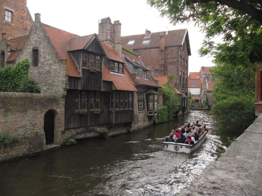 Bruges: 2.5-Hr Walking Tour from train station to Markt - Gruuthuse, Dijver, and the Groeninge Museum