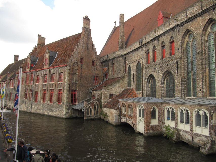 Bruges: 2.5-Hr Walking Tour from train station to Markt - Tanners’ Square and the Fish Market