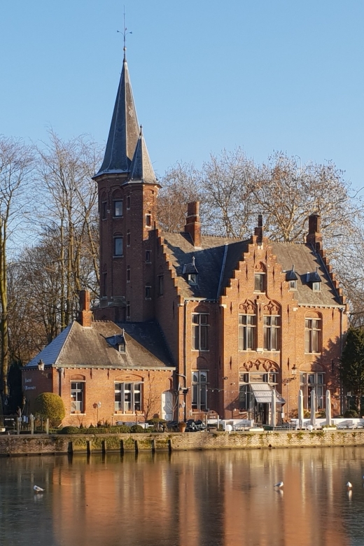 Bruges: 2.5-Hr Walking Tour from train station to Markt - Seeing Bruges by canal during the break