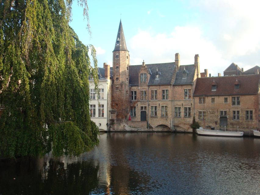 Bruges: 3-Hour Beer and Chocolate Tasting Private Tour - Bruges on foot, from Market Square to Minnewater