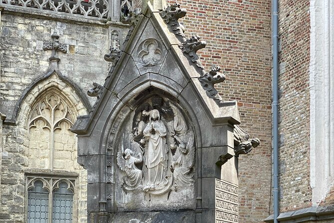 Bruges by a Local: Exciting Stories, Mysteries, People and Choco - The 2be Beer Wall and the beer bonus