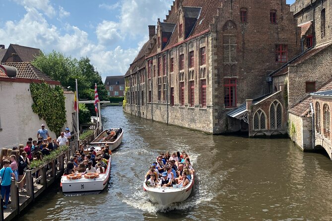 Bruges by a Local: Exciting Stories, Mysteries, People and Choco - Guide style and group size