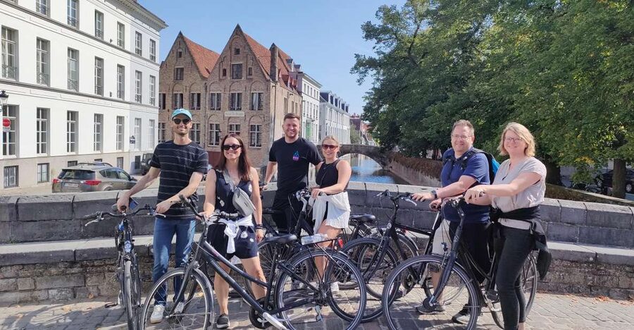 Bruges by bike with family and friends! - Chocolate, street art, and a modern Bruges