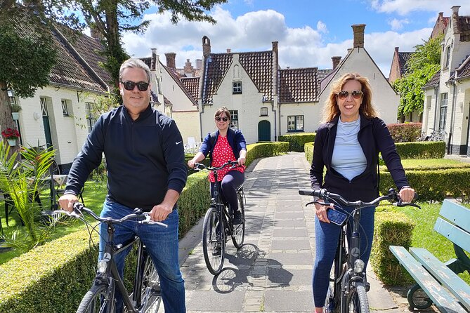 Bruges by bike with friends and family! - Gruuthusemuseum and the city’s grand side