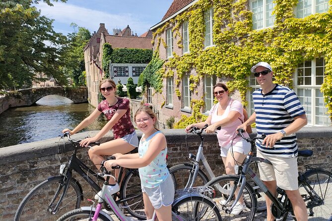 Bruges by bike with friends and family! - Kruispoort and two imperial arrivals
