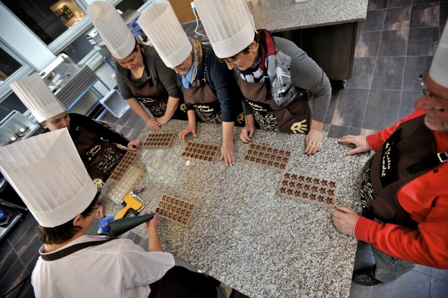Bruges: Chocolate Making Workshop and Chocolate Museum Entry - Taking your chocolates home