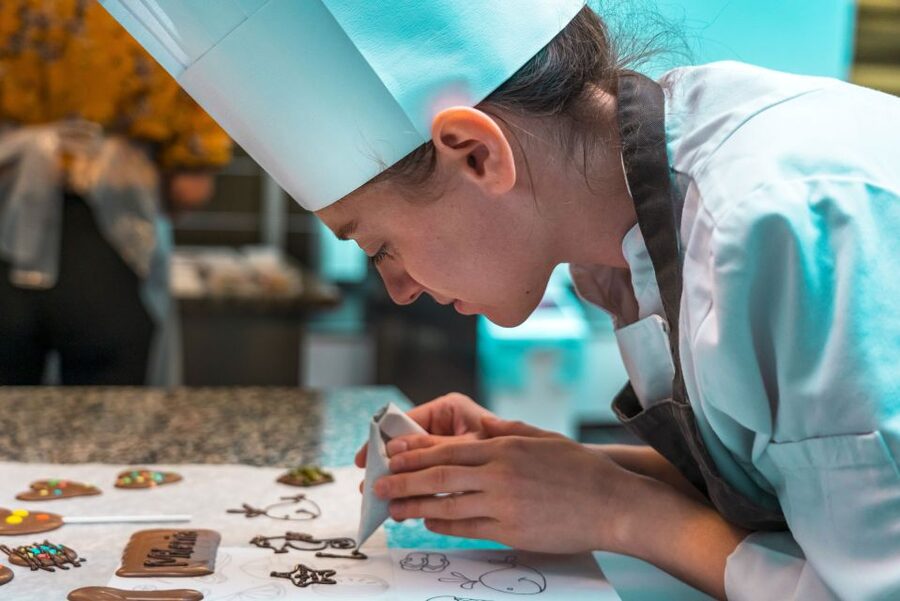 Bruges: Chocolate Making Workshop and Chocolate Museum Entry - Timing, groups, and practical planning