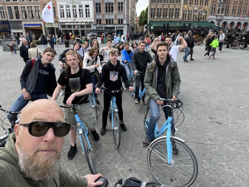 Bruges: City Highlights Bike Tour - Cobblestones, cycle paths, and the pace of the ride