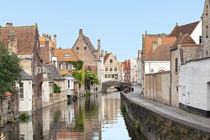 Bruges Food Tour with Full Meal & Drinks by Do Eat Better - De Burg: chocolate with a grand opening view
