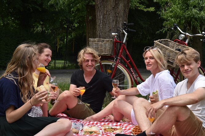 Bruges, Guided Retro Biketour: Highlights and Hidden Gems - Jan Van Eyckplein and Spiegelrei
