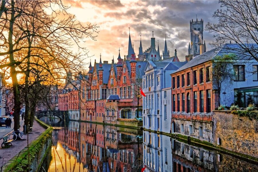 Bruges: Guided Walking Tour - Rozenhoedkaai and Bruges’ famous canal views