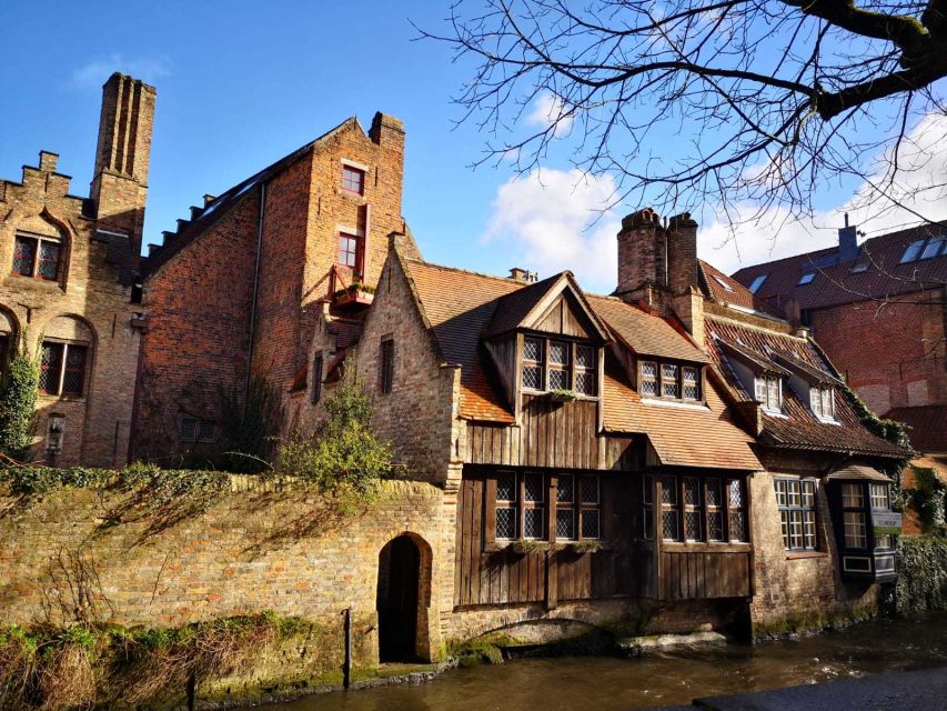 Bruges: Guided Walking Tour - Huidenvettersplein and the move to Burg Square