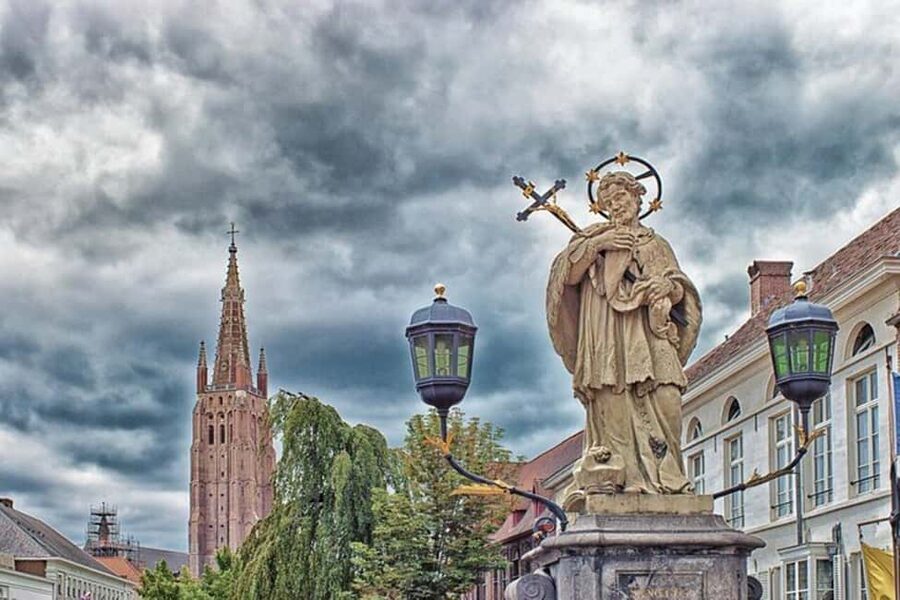 Bruges : Highlights & Hidden gems Walking Tour - Starting at Markt 30, right in the middle of Bruges