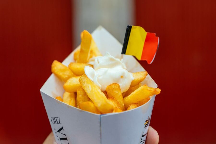Bruges: Private Food Tour – 10 Tastings with Locals - Burg Square and the city between stops