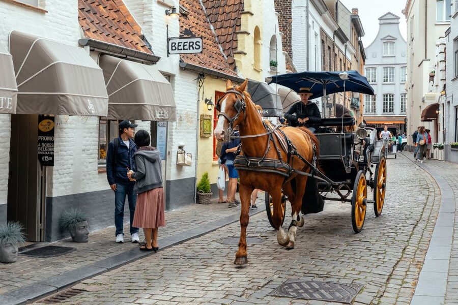 Bruges: Private Tour with Locals – Highlights & Hidden Gems - Finding Bruges beyond the obvious sights