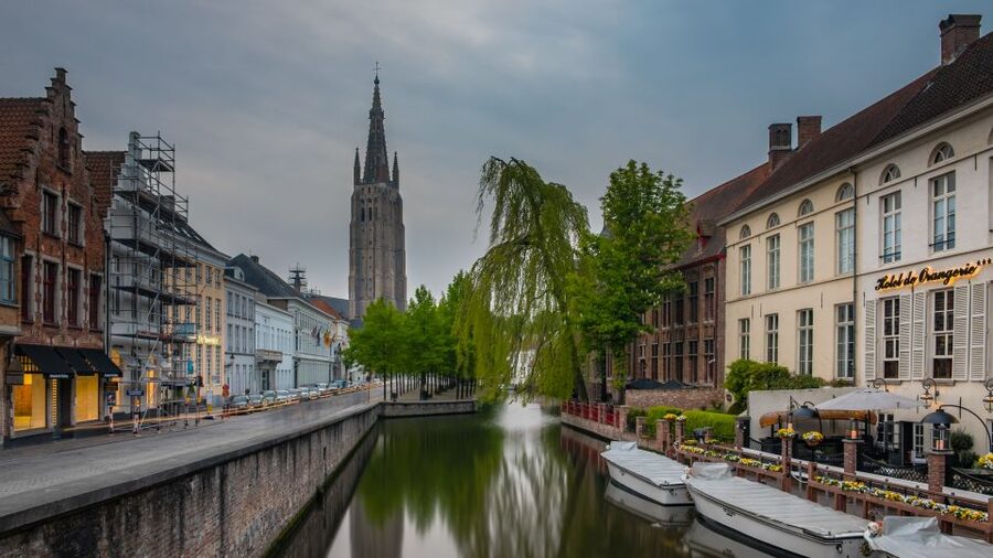 Bruges: Walking Tour, Canal Boat Trip w/Beer Tasting Option - Why this Bruges tour works well