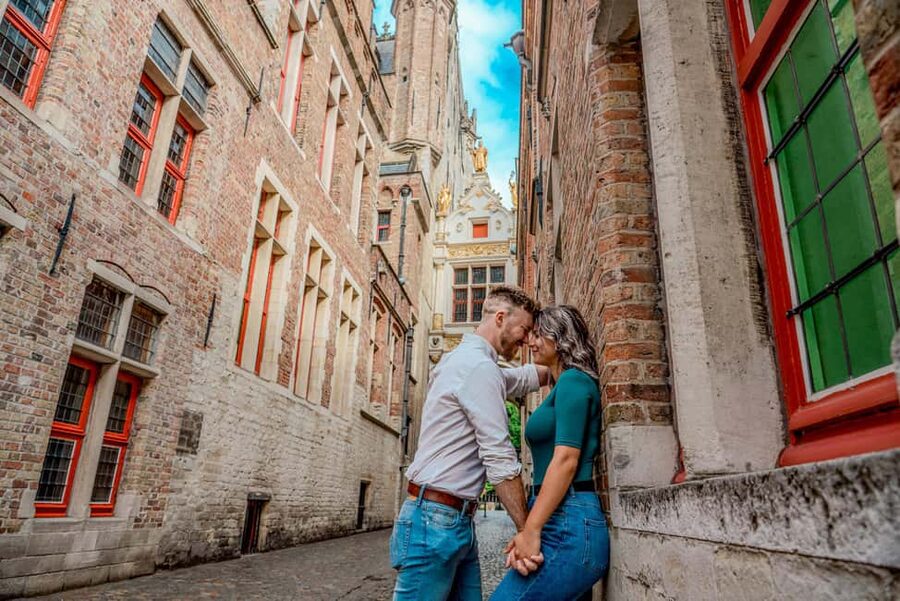 Bruges : Your private 1 hour photoshoot in the medieval city - Thirty finished images, delivered within 48 hours