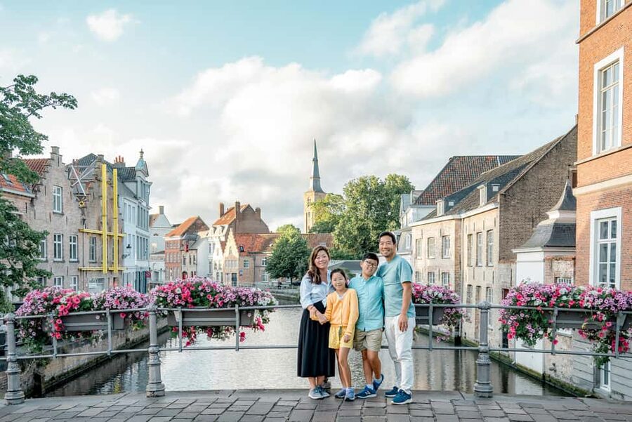 Bruges : Your private 1 hour photoshoot in the medieval city - Is $353 good value for up to five people?