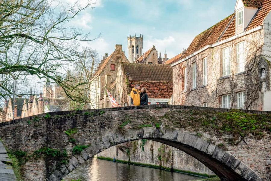 Bruges : Your private 1 hour photoshoot in the medieval city - Timing, comfort, and access