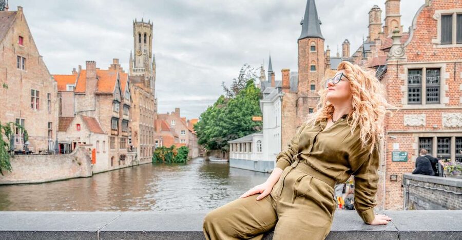 Bruges : Your private 30min. photoshoot in the medieval city - Is $235 good value for up to five people?