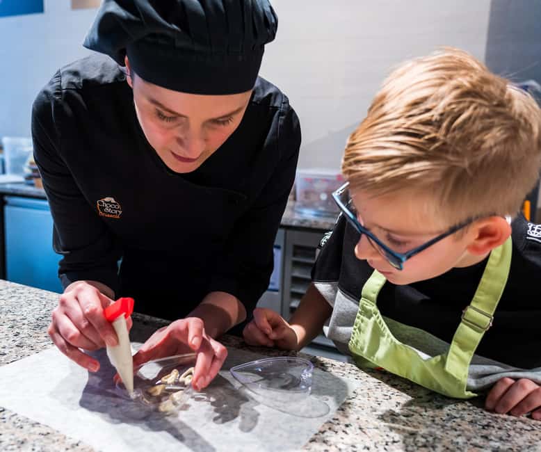 Brussels: 2.5-Hour Chocolate Museum Visit with Workshop - The praline demonstration and tastings