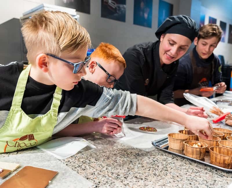 Brussels: 2.5-Hour Chocolate Museum Visit with Workshop - Timing, group size, and languages