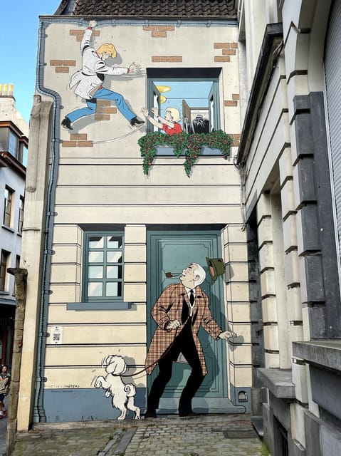 Brussels: 2 hours Private Walking Tour of the Comics Walls - Tintin, Yoko Tsuno, and the wider comic tradition