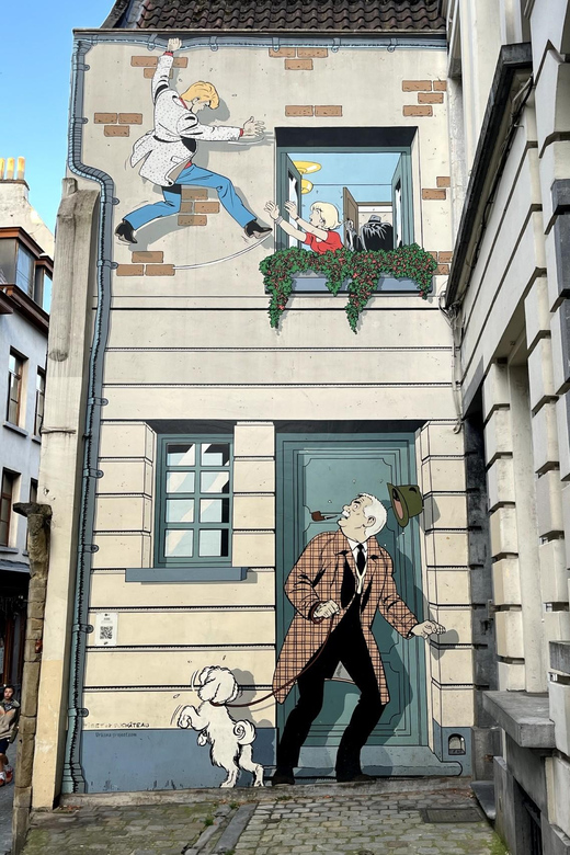 Brussels: 2 hours Private Walking Tour of the Comics Walls - What the private format adds
