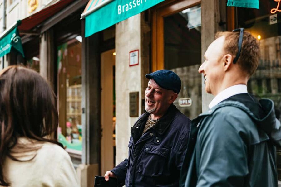 Brussels: Beer Tasting Tour with 7 Beers and Snacks - Snacks, chocolate, and a more comfortable tasting