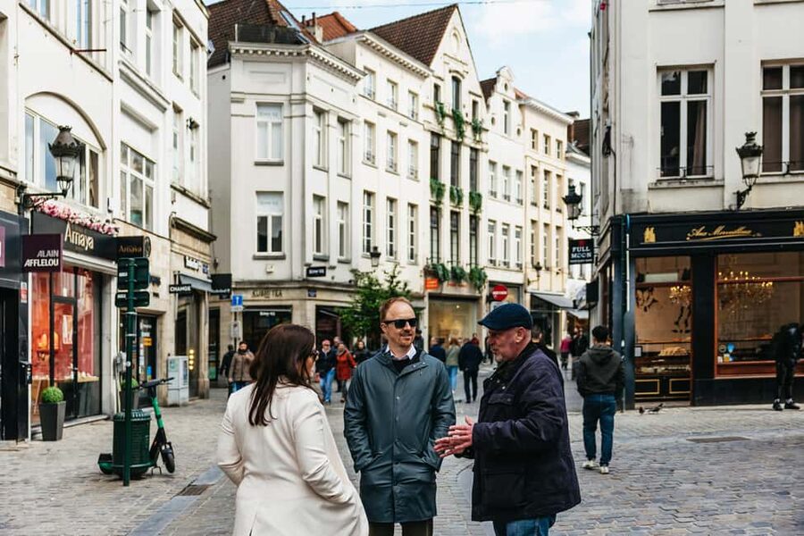 Brussels: Beer Tasting Tour with 7 Beers and Snacks - Taverns tucked around Grand Place
