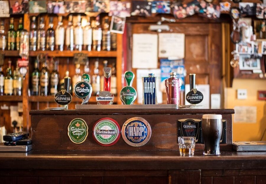 Brussels: Beer Tasting with a Local Guide - The first stop: a classic Brussels drinking place