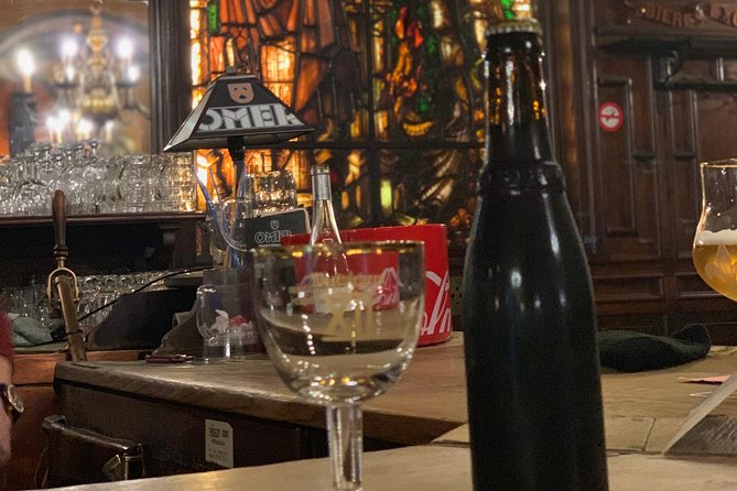 Brussels Chocolate Beer Waffle and Belgian Whiskey All-in-One (Small Group) Tour - The Royal Galleries waffle stop
