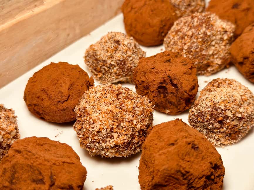 Brussels: Chocolate Truffle & Belgian Hot Chocolate Workshop - Choosing dark chocolate, Speculoos, and sweeter flavors