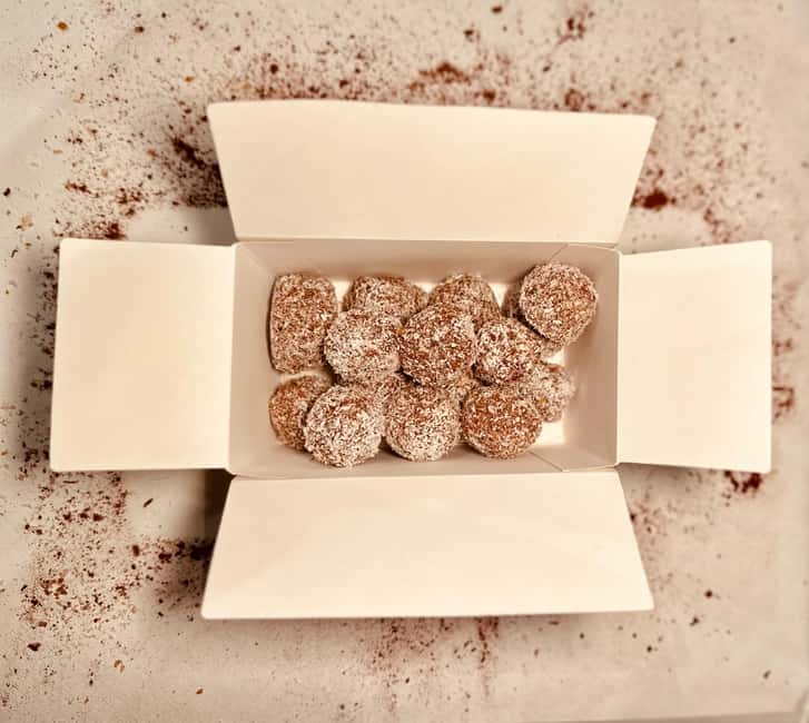 Brussels: Chocolate Truffle & Belgian Hot Chocolate Workshop - Hot chocolate and the useful waiting time