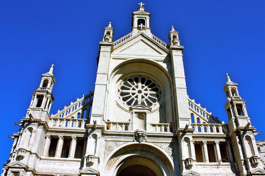 Brussels: Chocolate Workshop and Guided Walking Tour - Ten tastings, ten chances to compare